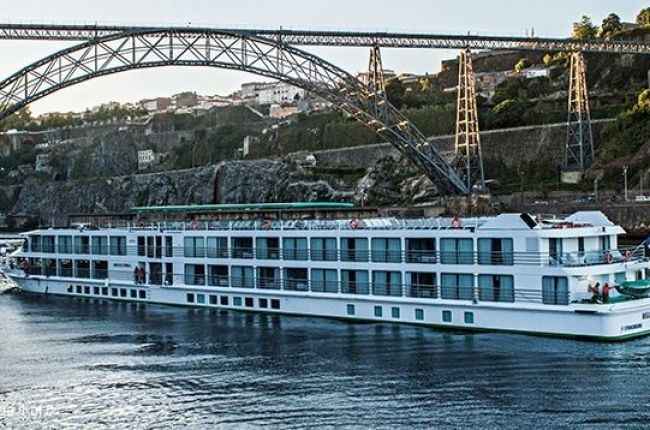 MS Miguel Torga CroisiEurope