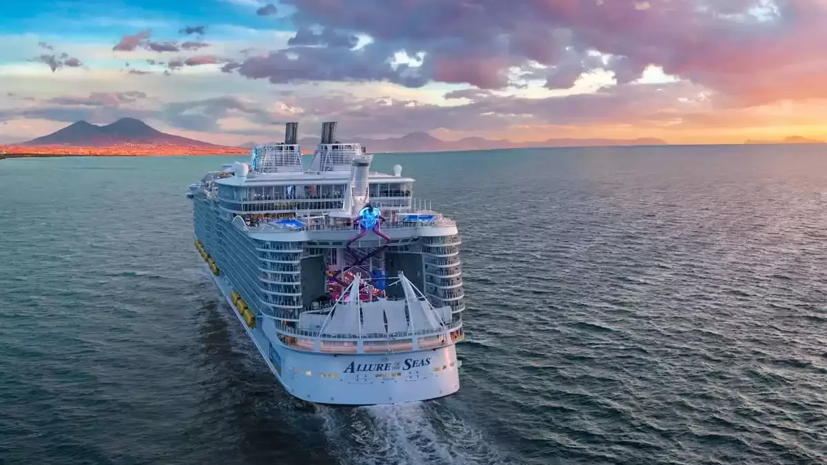 Le Allure of the Seas en mer, vu du ciel