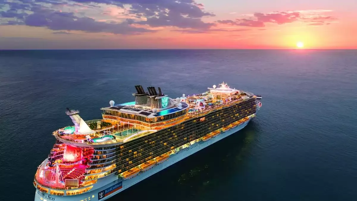 Le Allure of the Seas en mer, vu du ciel