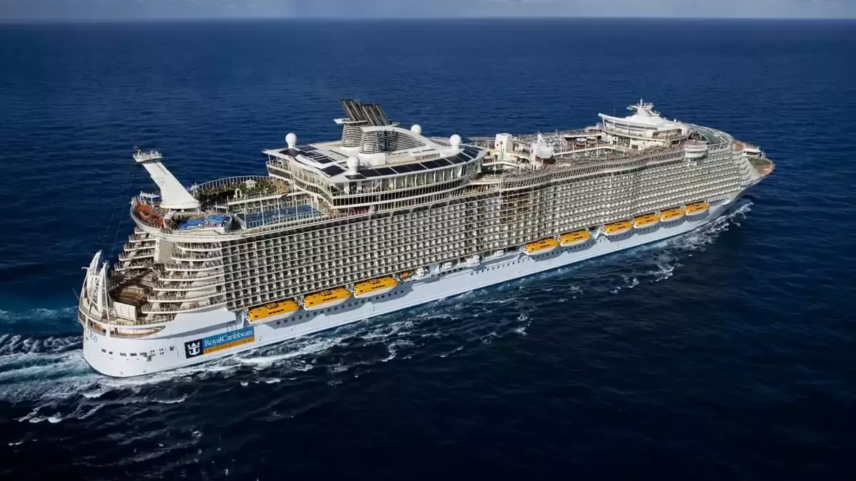 Le Allure of the Seas en mer, vu du ciel