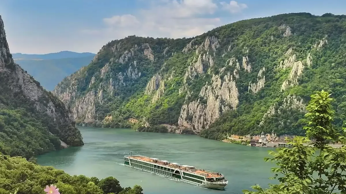 Le Amadeus Star en mer, vu du ciel