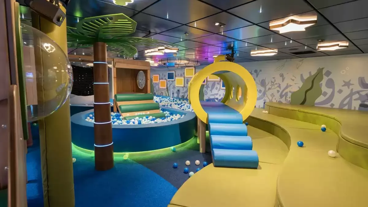 Espaces et activités à bord du Aroya