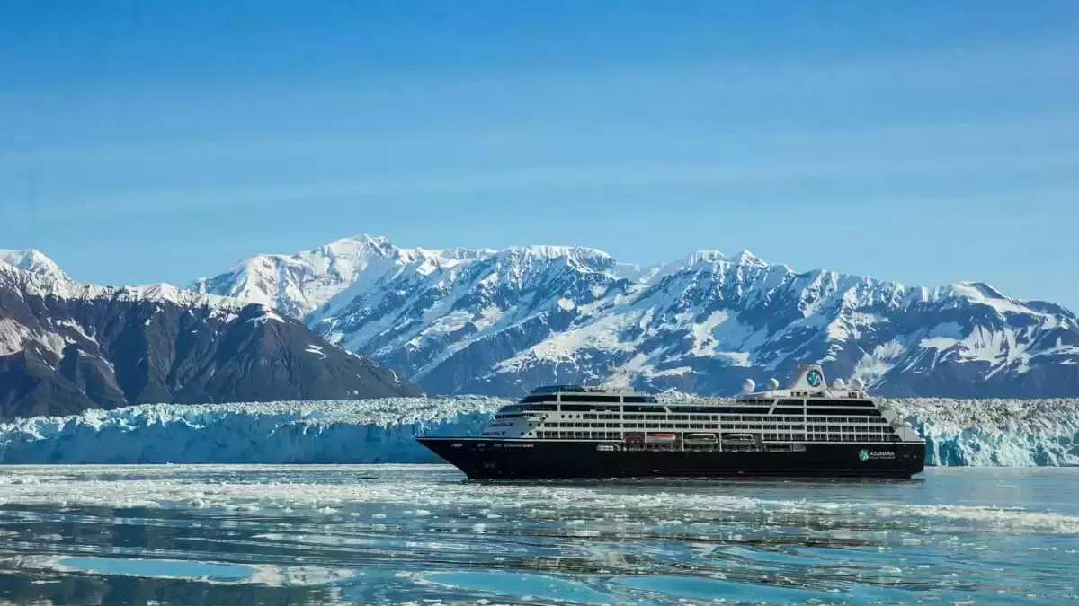 Le Azamara Quest en mer, vu du ciel