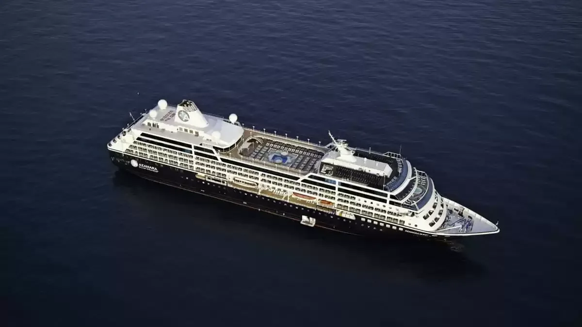 Le Azamara Quest en mer, vu du ciel