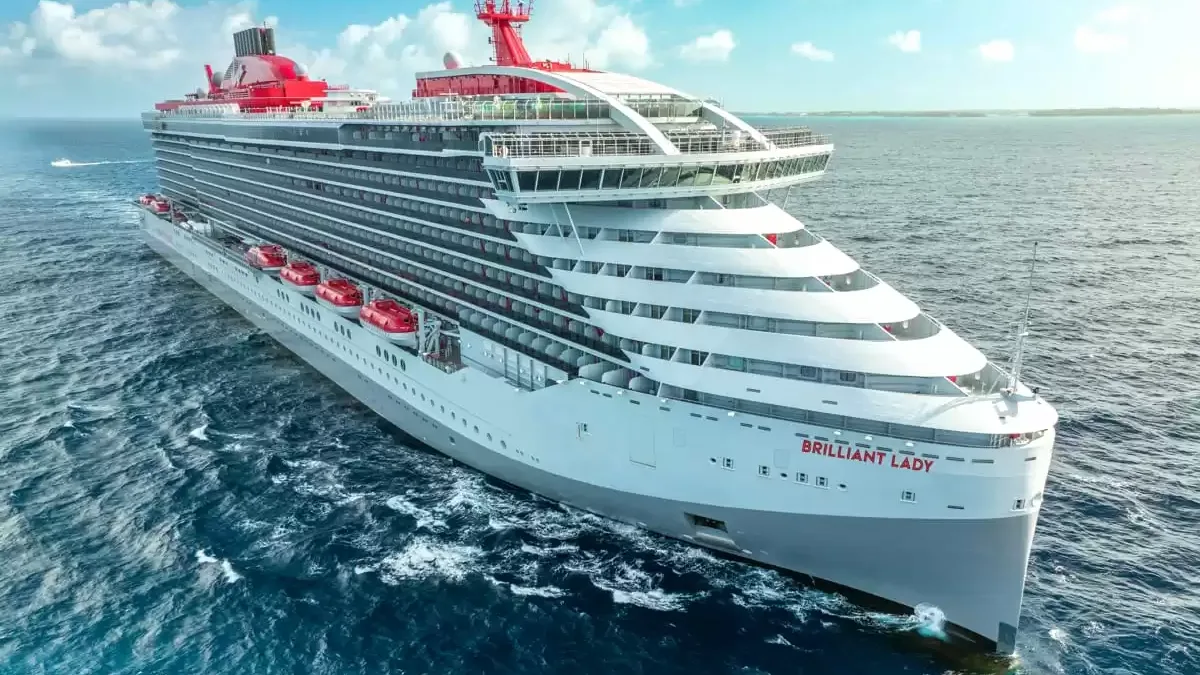 Le Brilliant Lady en mer, vu du ciel