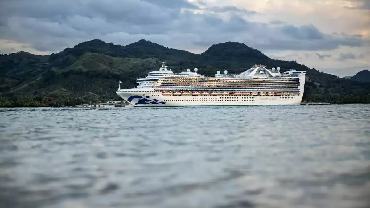 Le Caribbean Princess en mer, vu du ciel