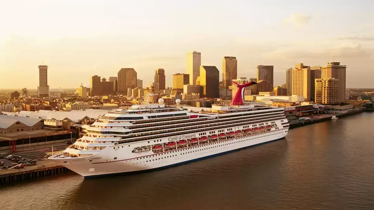 Le Carnival Conquest en mer, vu du ciel