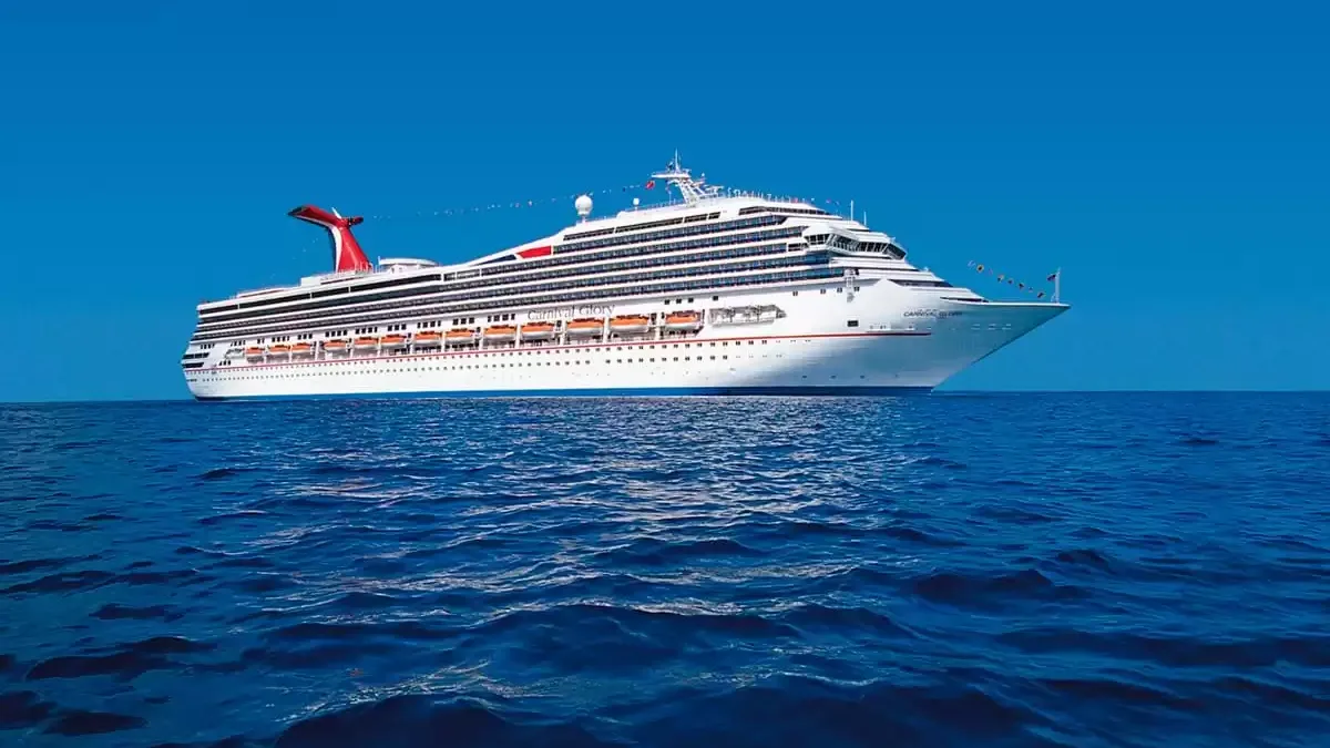 Le Carnival Glory en mer, vu du ciel