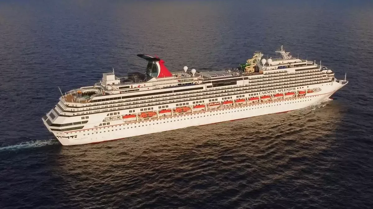 Le Carnival Splendor en mer, vu du ciel