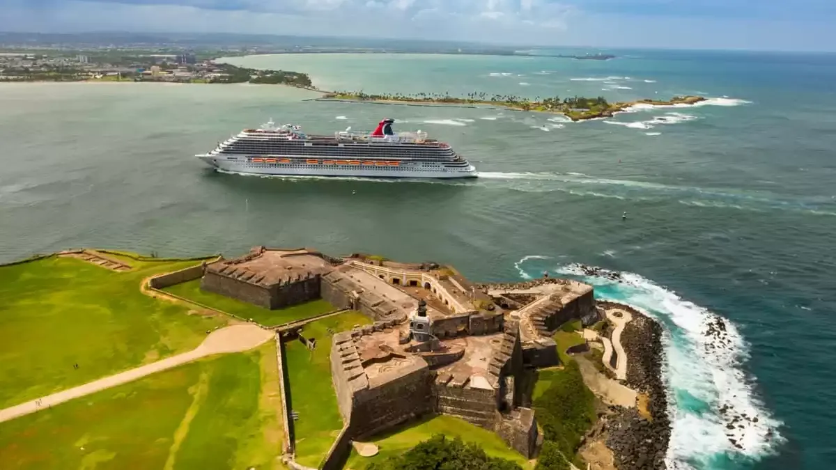 Le Carnival Sunrise en mer, vu du ciel