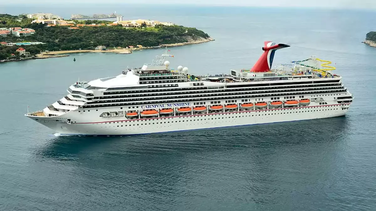 Le Carnival Sunshine en mer, vu du ciel