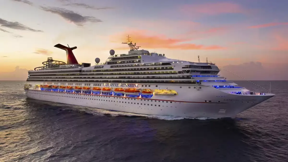 Le Carnival Sunshine en mer, vu du ciel