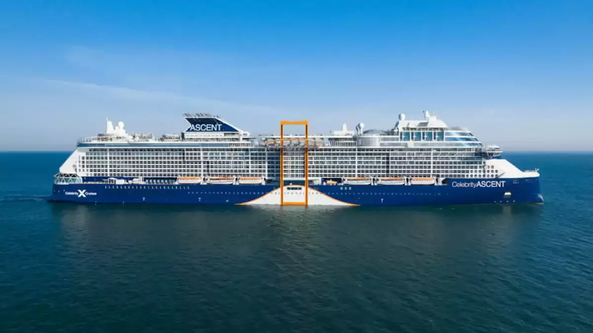 Le Celebrity Ascent en mer, vu du ciel