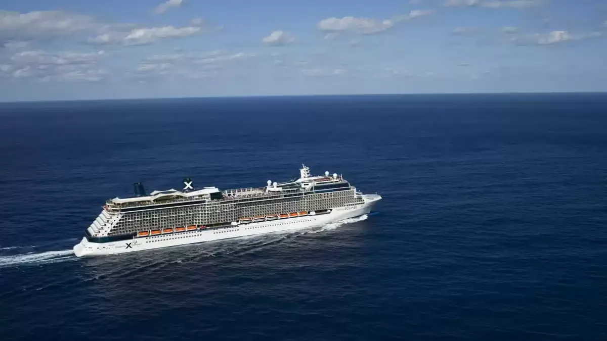 Le Celebrity Eclipse en mer, vu du ciel