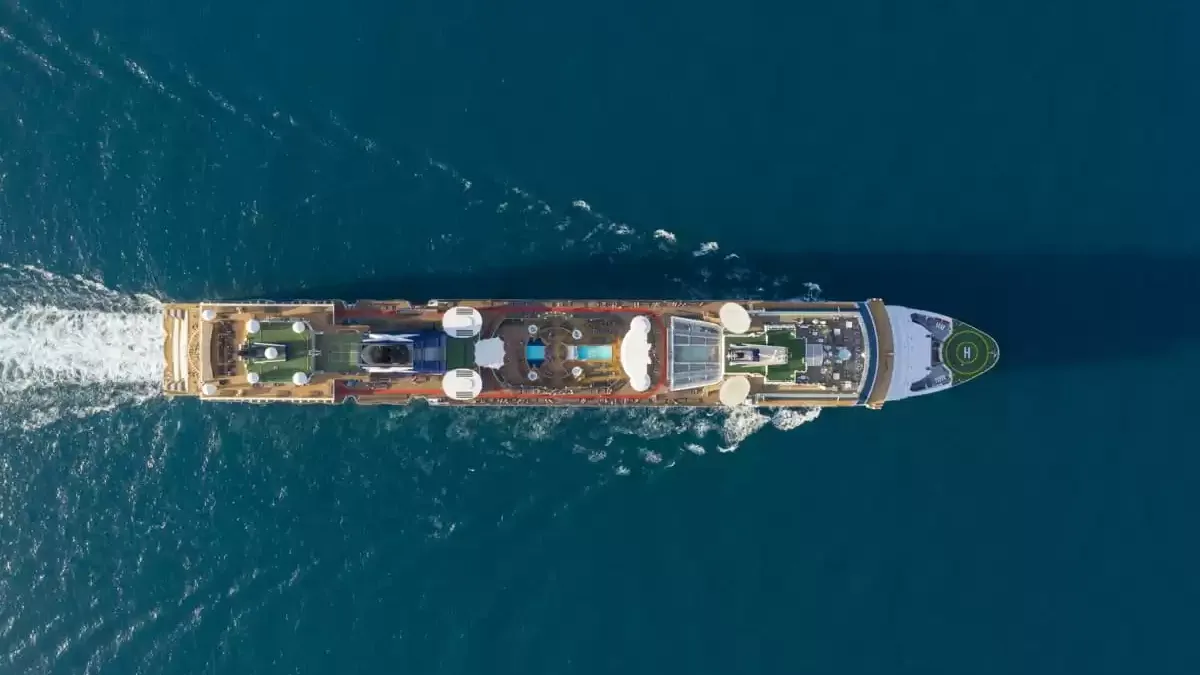 Le Celebrity Infinity en mer, vu du ciel
