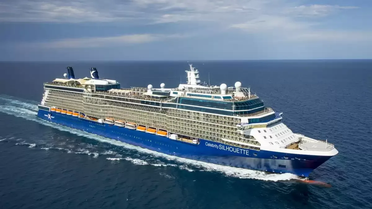 Le Celebrity Silhouette en mer, vu du ciel