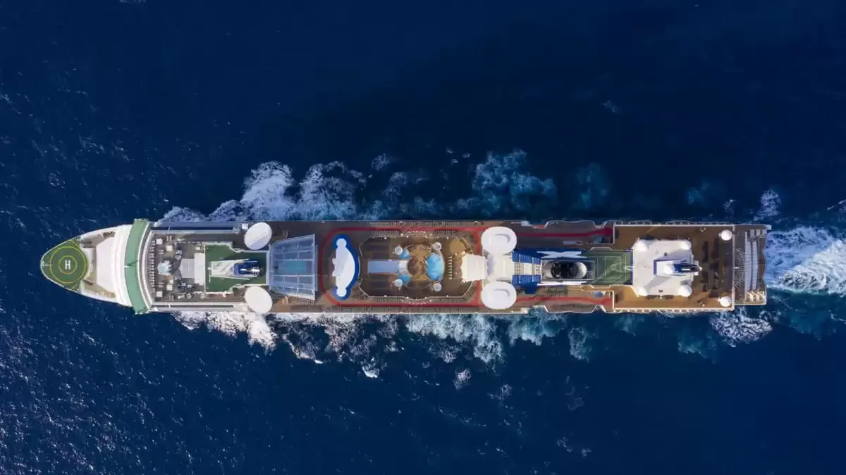 Le Celebrity Summit en mer, vu du ciel