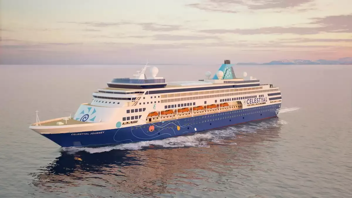 Le Celestyal Journey en mer, vu du ciel