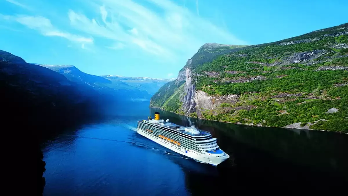 Le Costa Deliziosa en mer, vu du ciel