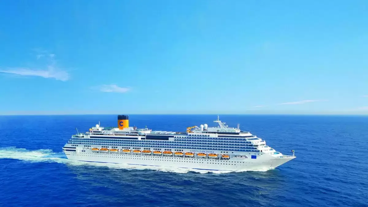 Le Costa Fascinosa en mer, vu du ciel