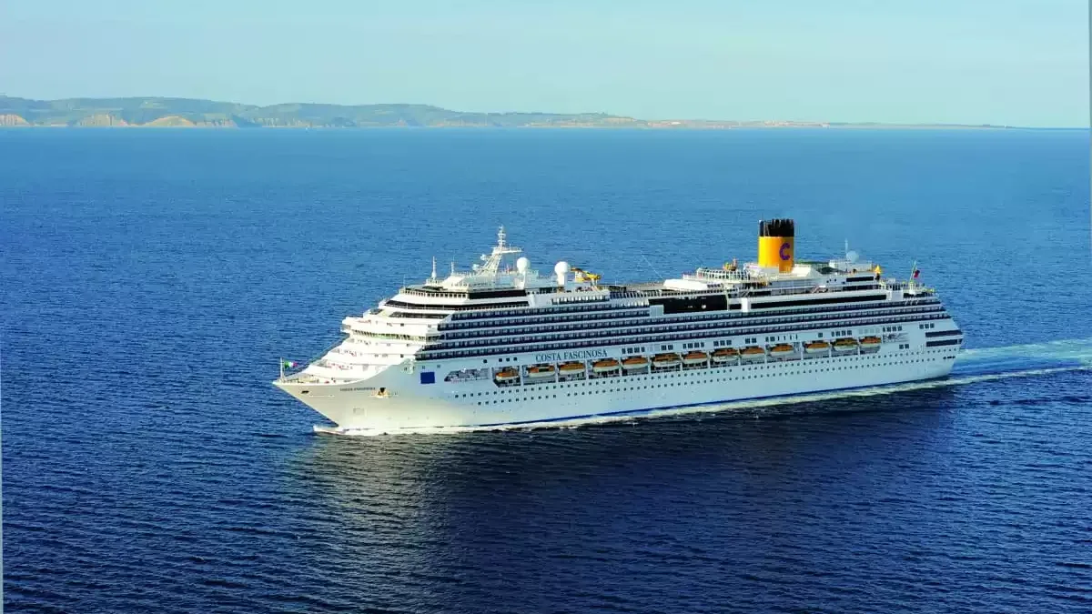 Le Costa Fascinosa en mer, vu du ciel