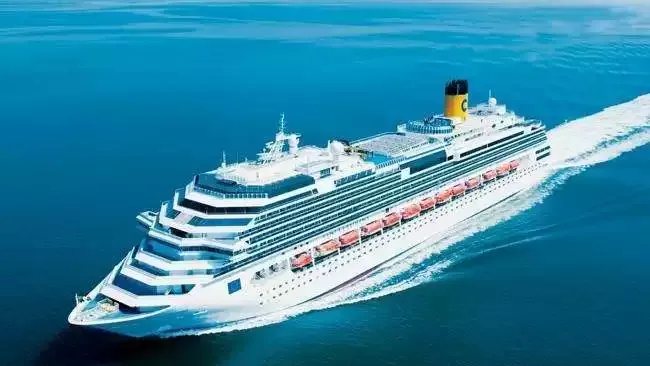 Le Costa Favolosa en mer, vu du ciel