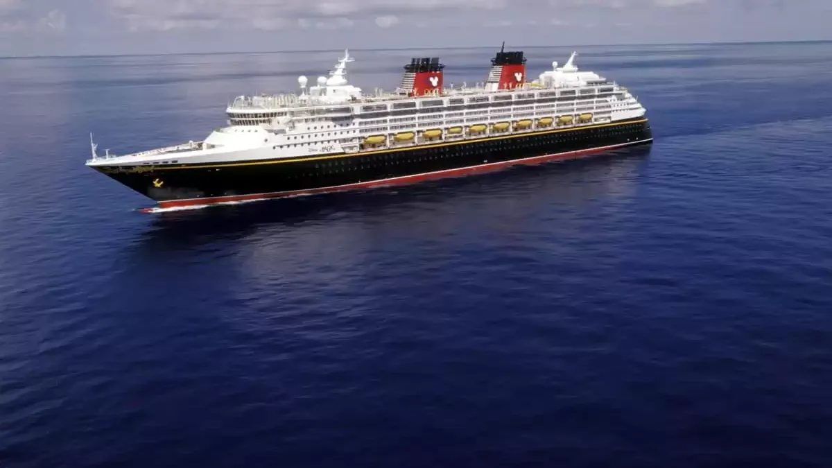 Le Disney Wish en mer, vu du ciel