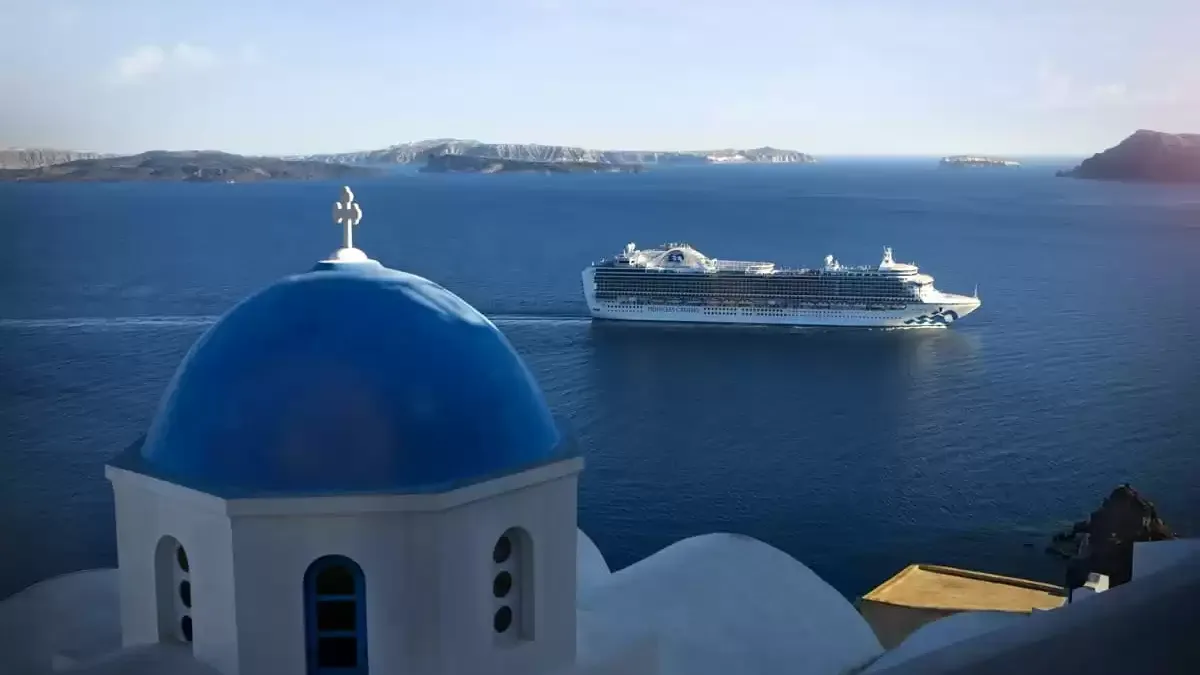Le Emerald Princess en mer, vu du ciel