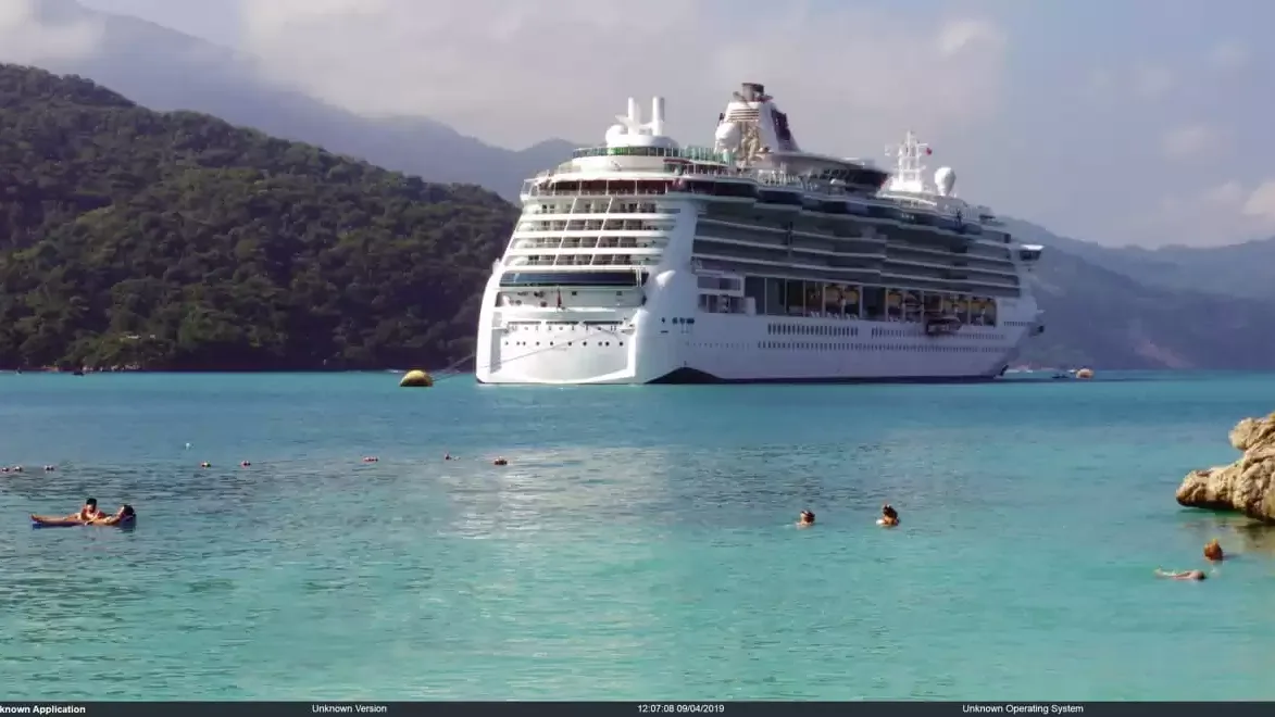 Le Jewel of the Seas en mer, vu du ciel