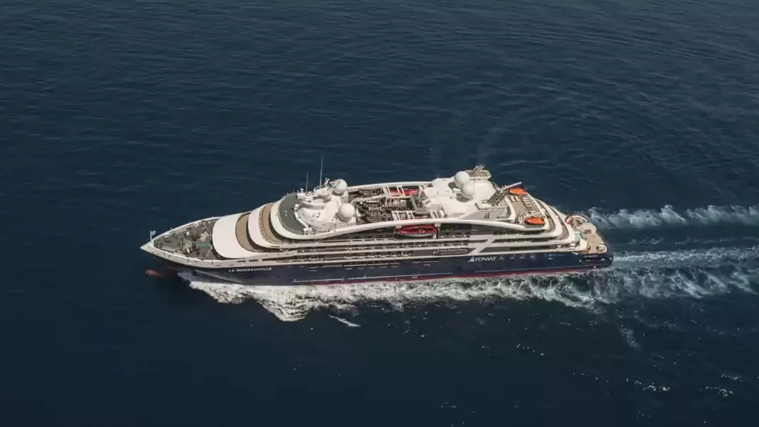 Le Le Bougainville en mer, vu du ciel
