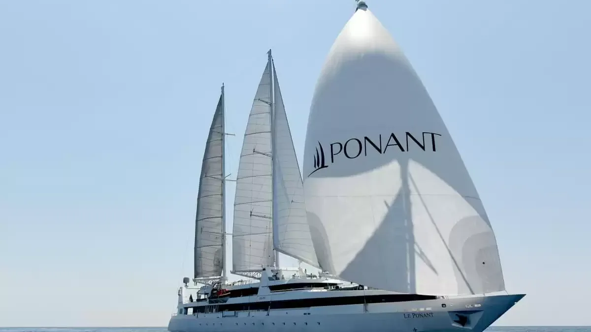 Le Le Ponant en mer, vu du ciel