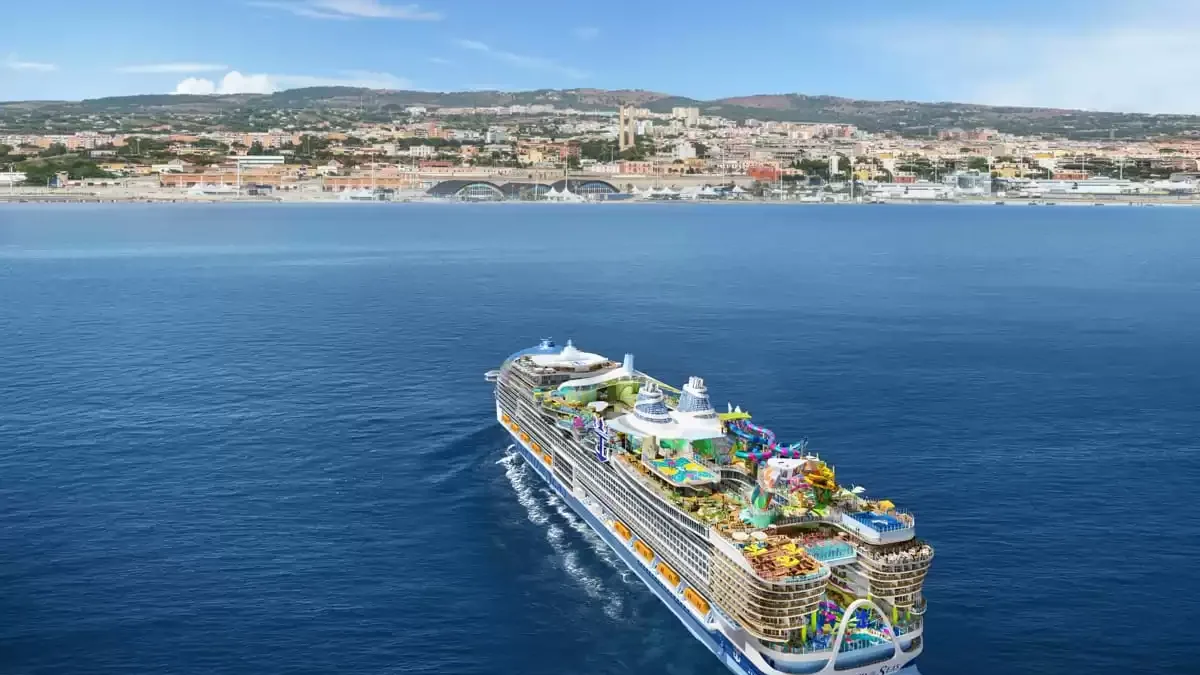 Le Legend Of The Seas en mer, vu du ciel