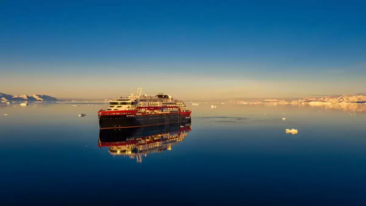 Le MS Fridtjof Nansen en mer, vu du ciel