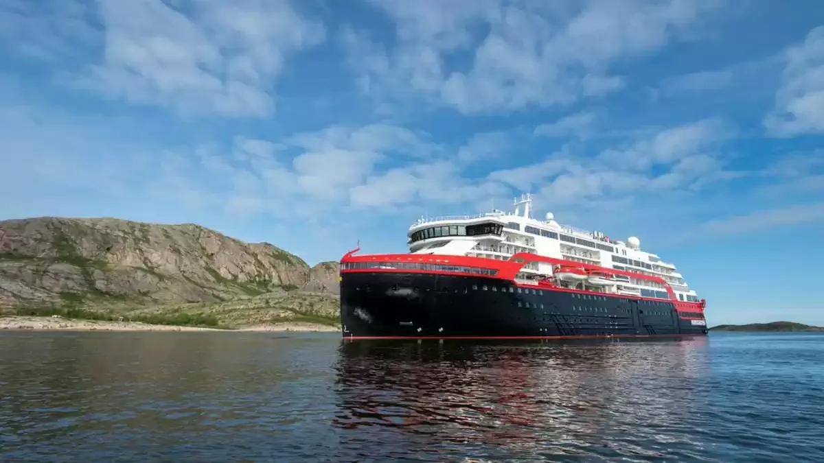 Le MS Fridtjof Nansen en mer, vu du ciel