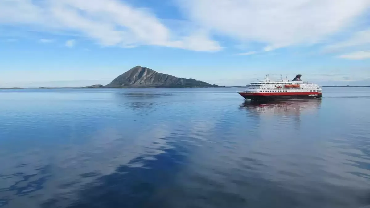 Le MS Kong Harald en mer, vu du ciel