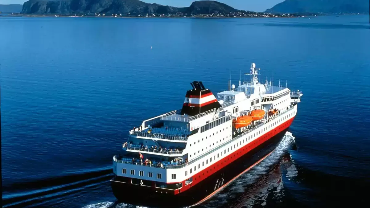 Le MS Kong Harald en mer, vu du ciel