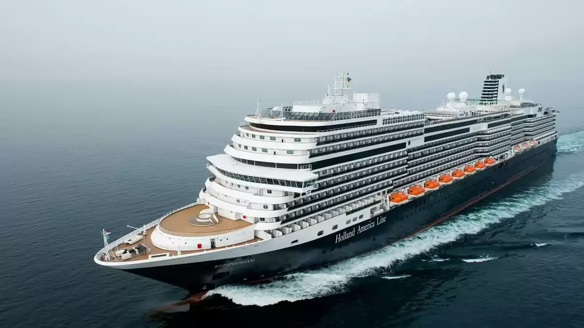 Le MS Koningsdam en mer, vu du ciel
