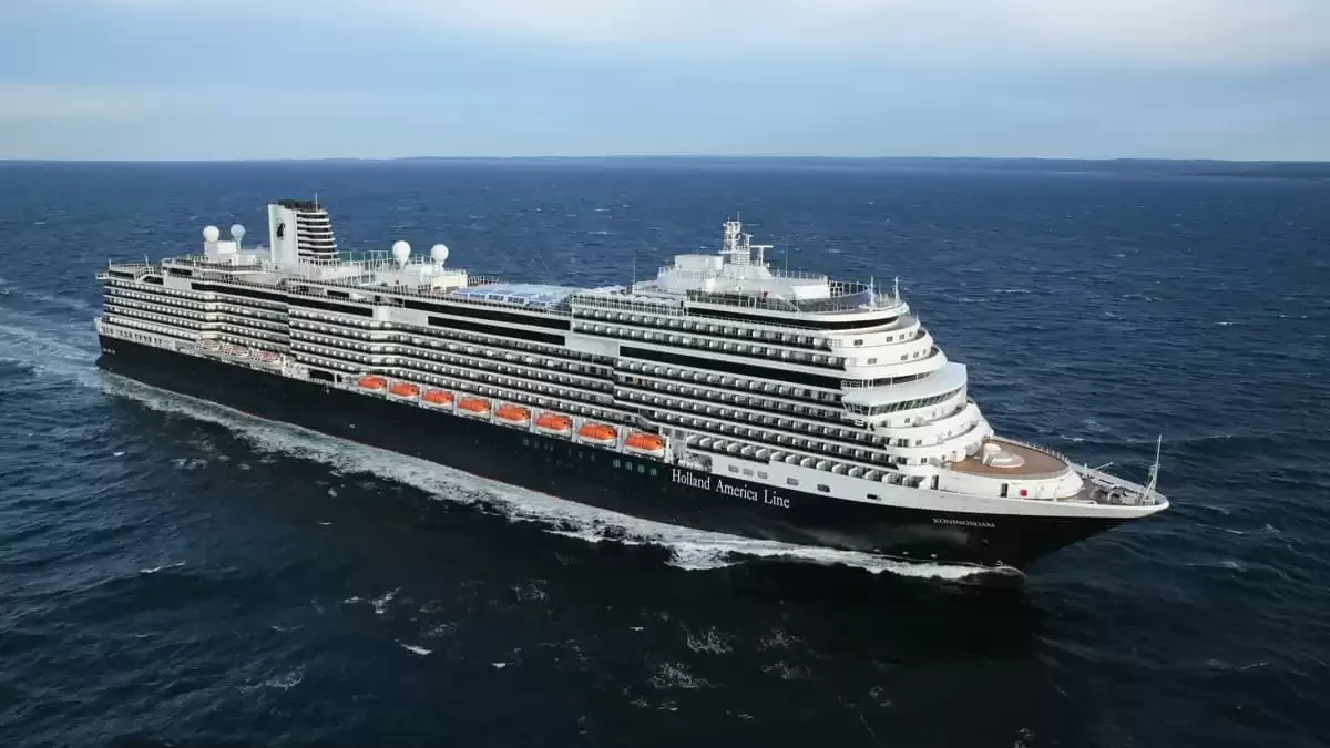 Le MS Koningsdam en mer, vu du ciel