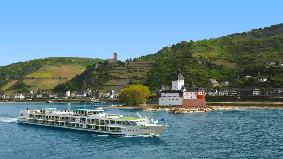 Le MS Lafayette en mer, vu du ciel