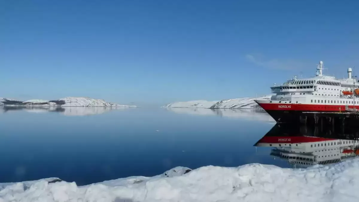 Le MS Nordlys en mer, vu du ciel
