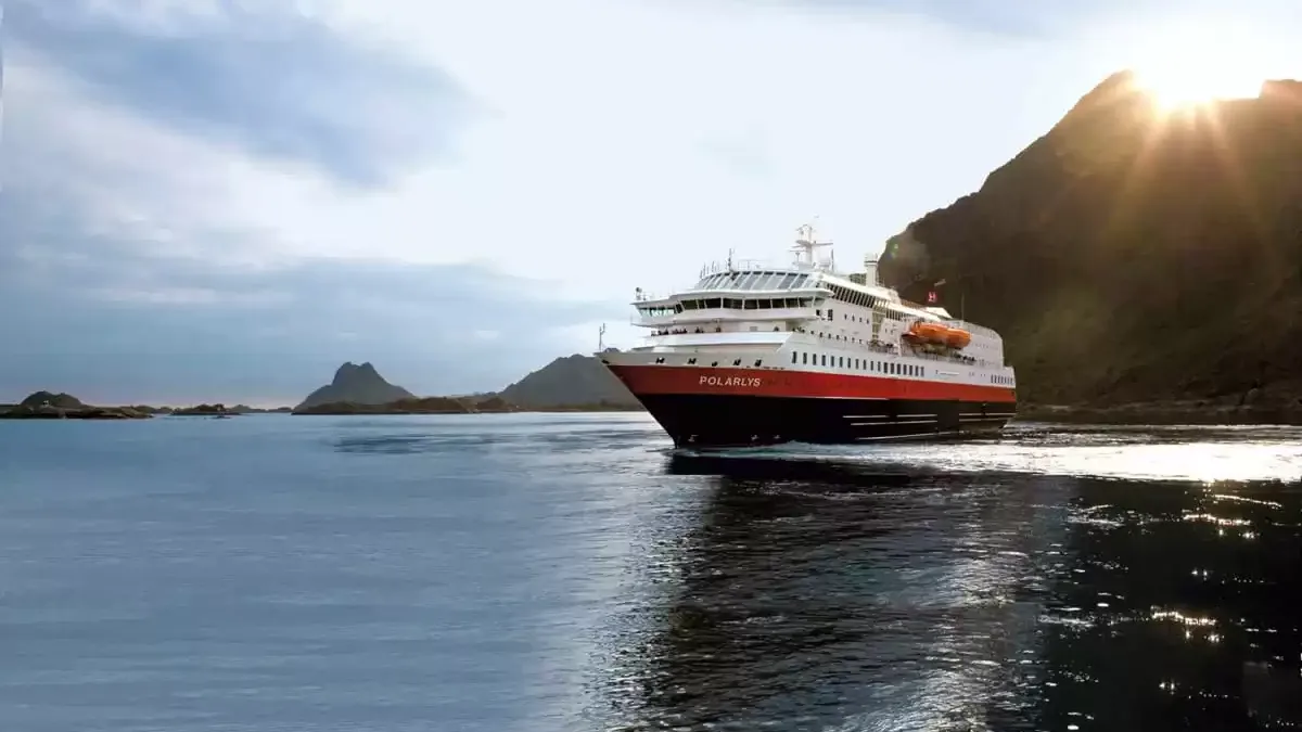 Le MS Polarlys en mer, vu du ciel