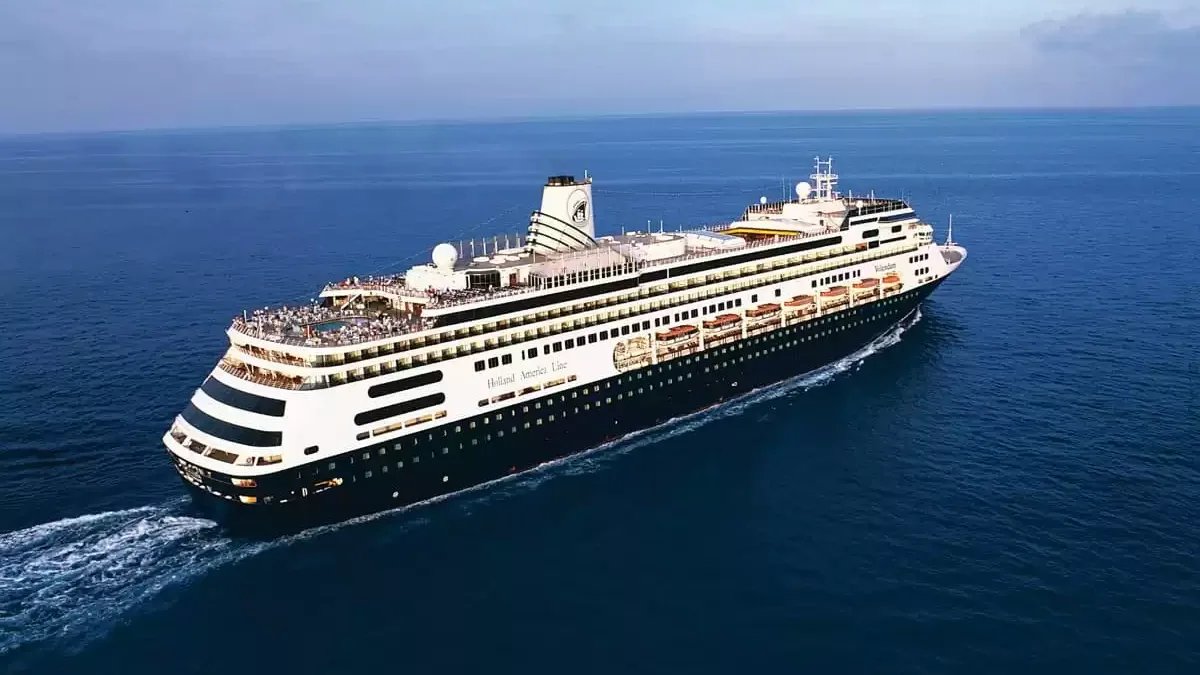 Le MS Volendam en mer, vu du ciel