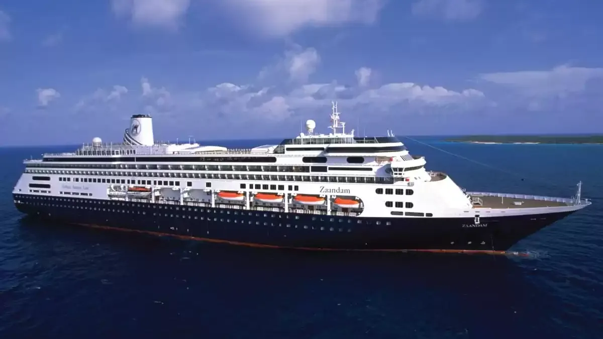 Le MS Zaandam en mer, vu du ciel