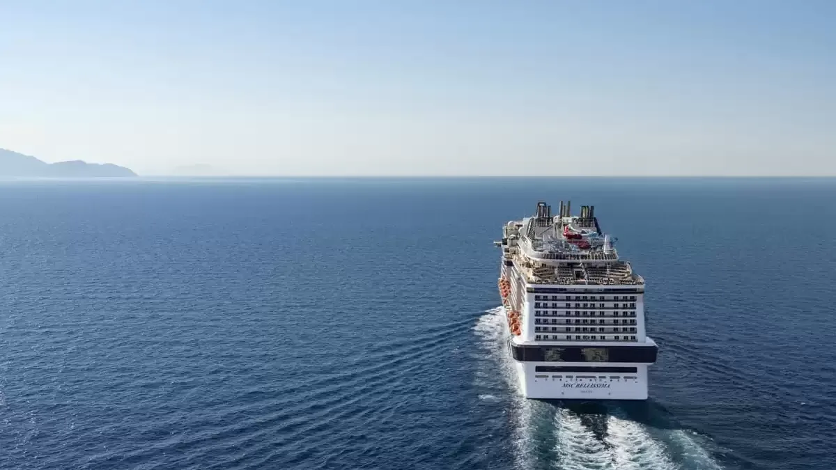 Le MSC Bellissima en mer, vu du ciel