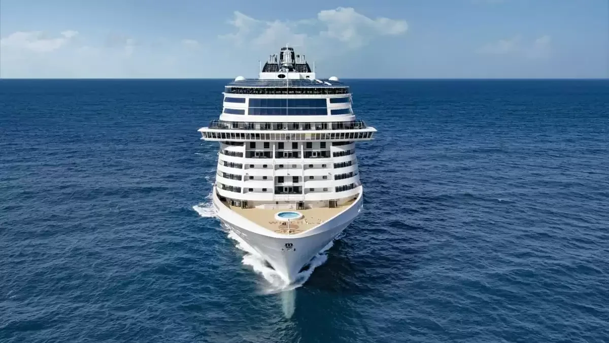 Le MSC Grandiosa en mer, vu du ciel