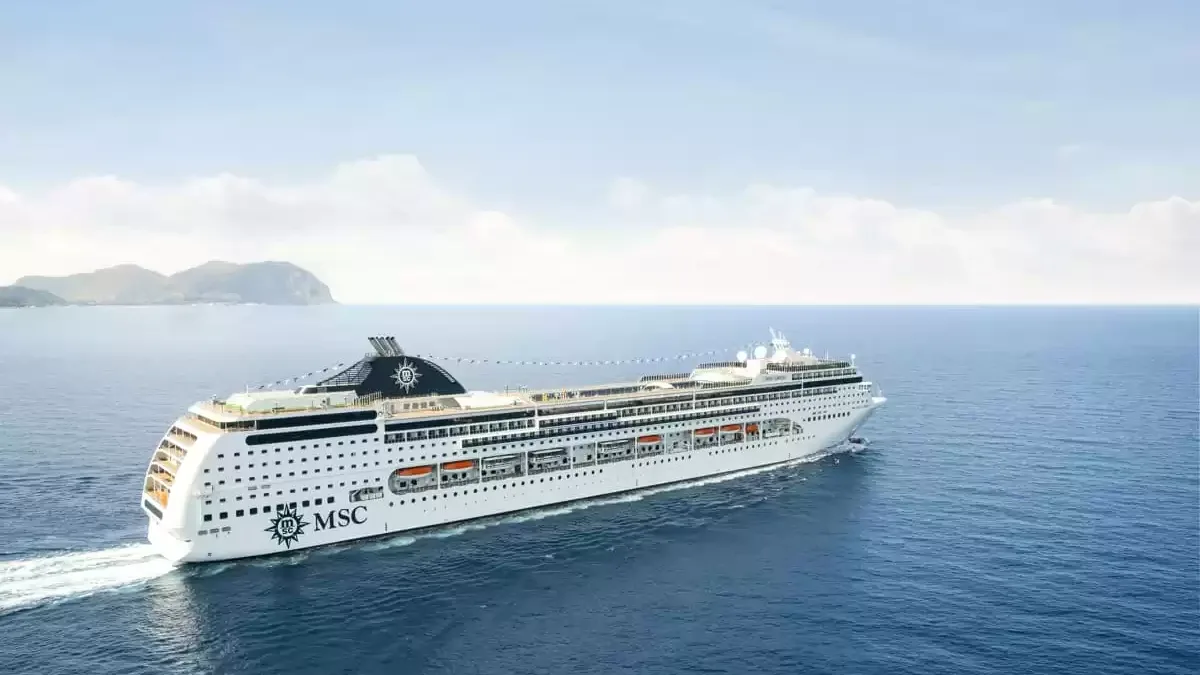 Le MSC Lirica en mer, vu du ciel
