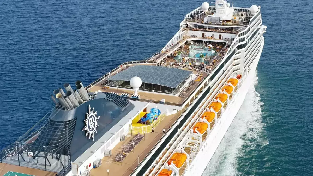 Le MSC Magnifica en mer, vu du ciel