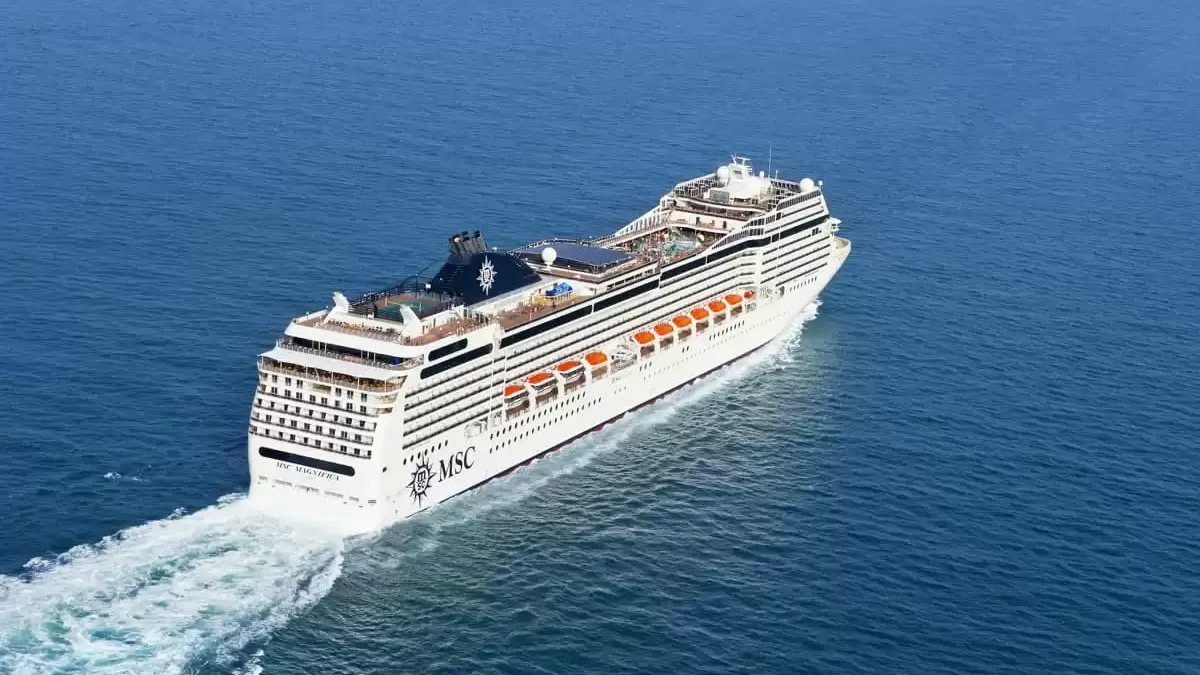 Le MSC Magnifica en mer, vu du ciel