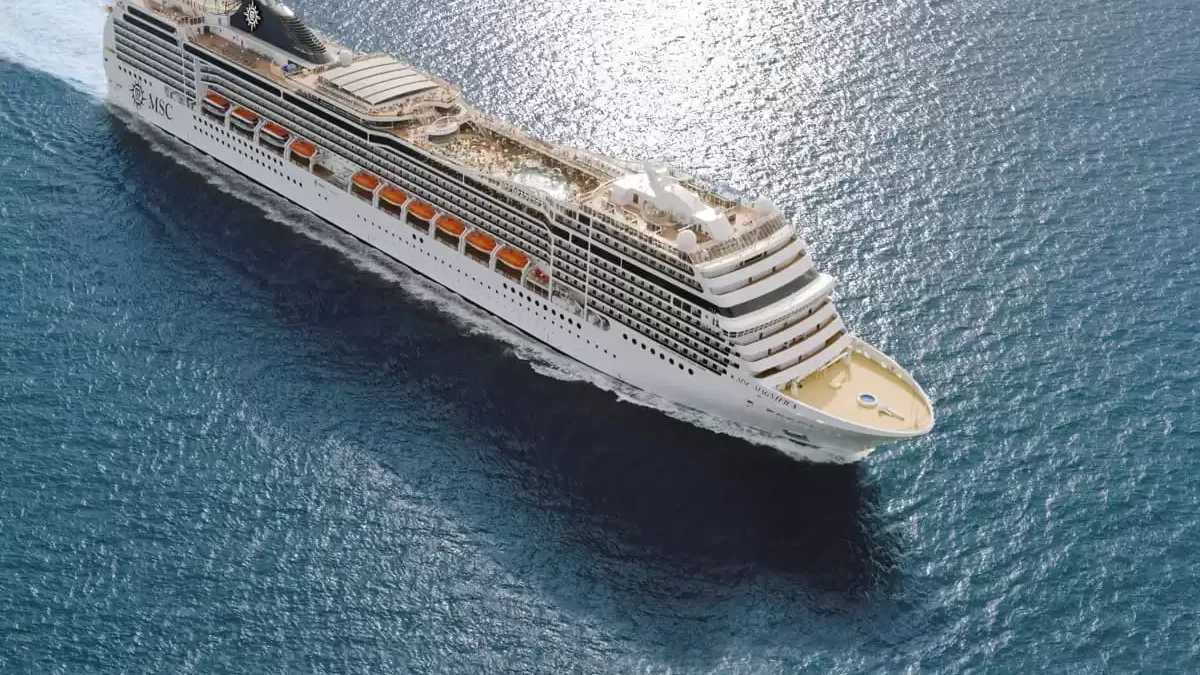 Le MSC Magnifica en mer, vu du ciel