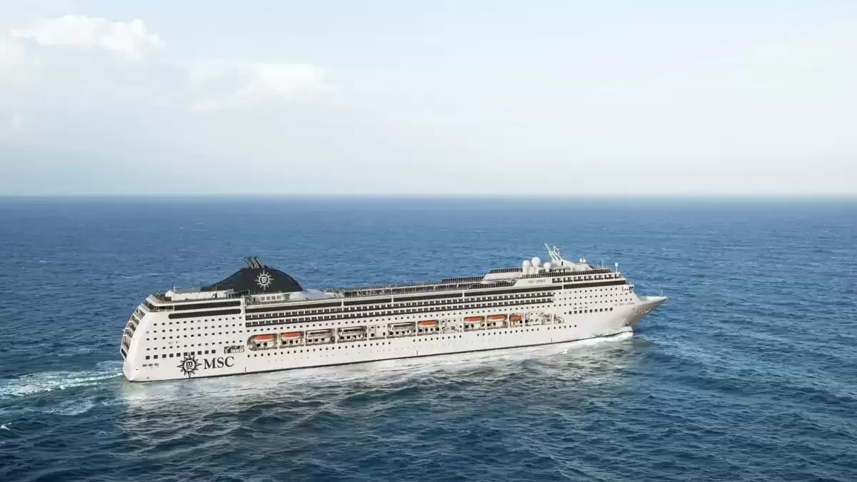 Le MSC Opera en mer, vu du ciel